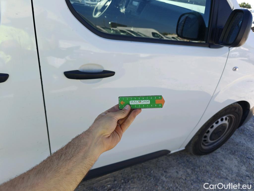  Opel  Vivaro OPEL  / 2019 / 4P / combi 1.5 Diésel 88kW (120CV) L Std Express #32