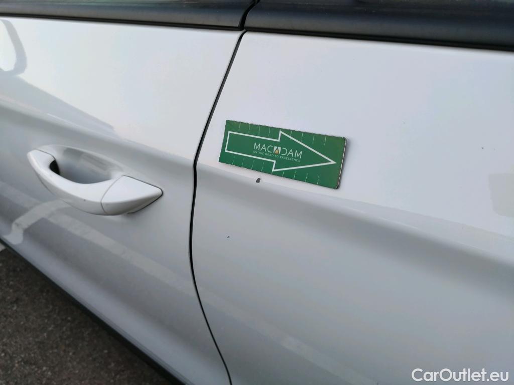  Hyundai   Ioniq HYUNDAI / 2016 / 5P / berlina con portón 1.6 GDI HEV Klass DCT #6