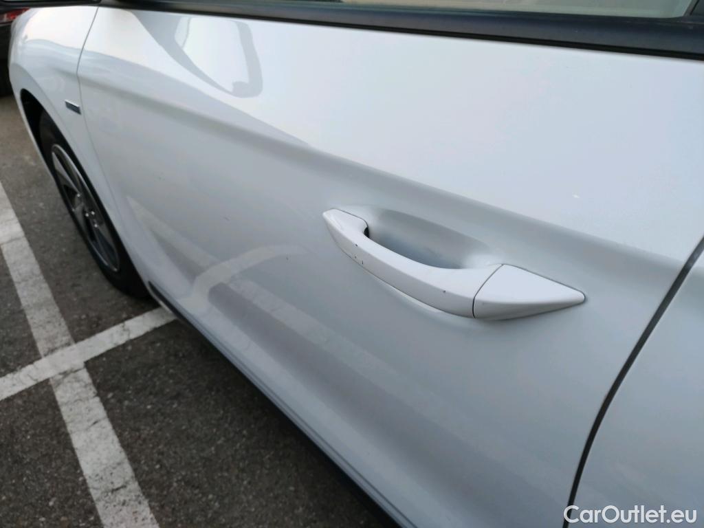  Hyundai   Ioniq HYUNDAI / 2016 / 5P / berlina con portón 1.6 GDI HEV Klass DCT #20