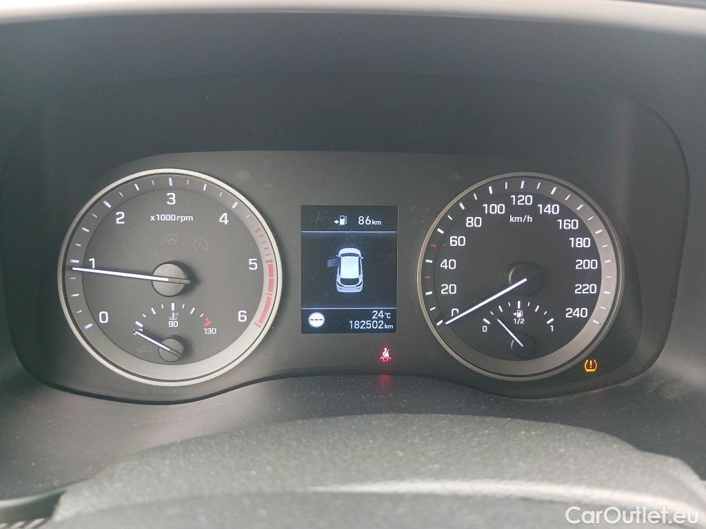  Hyundai  Tucson HYUNDAI  / 2018 / 5P / todoterreno 1.6 CRDI 85kW (116CV) 48V SLE 4X2(SP)(SL) #33