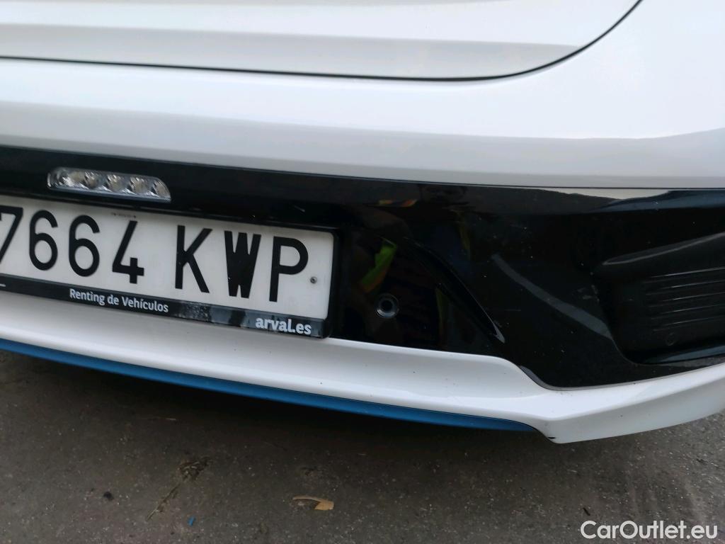  Hyundai   Ioniq HYUNDAI / 2016 / 5P / berlina con portón 1.6 GDI HEV Klass DCT #16