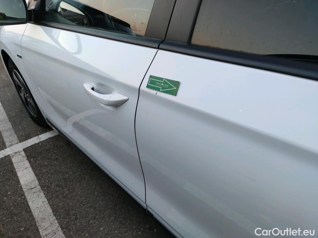  Hyundai   Ioniq HYUNDAI / 2016 / 5P / berlina con portón 1.6 GDI HEV Klass DCT #5