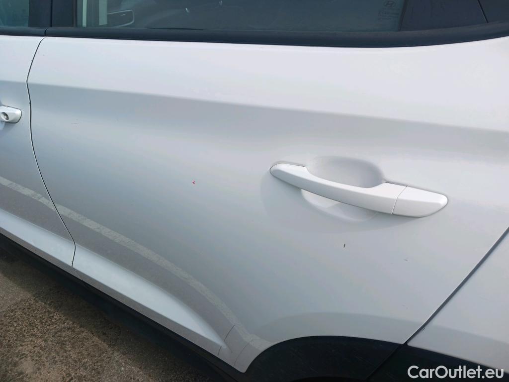  Hyundai  Tucson HYUNDAI  / 2018 / 5P / todoterreno 1.6 CRDI 85kW (116CV) 48V SLE 4X2(SP)(SL) #27