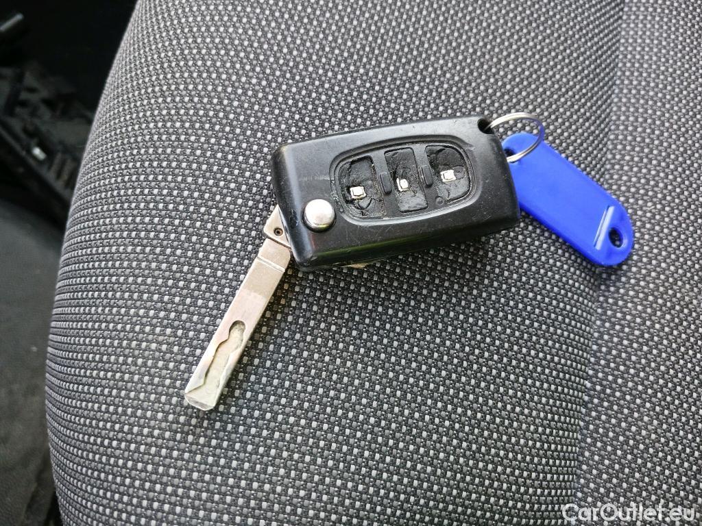  Peugeot  Partner PEUGEOT  VU 4p 2G furgón derivado de Furgón Confort PackL2 BlueHDi 73KW (100) #6