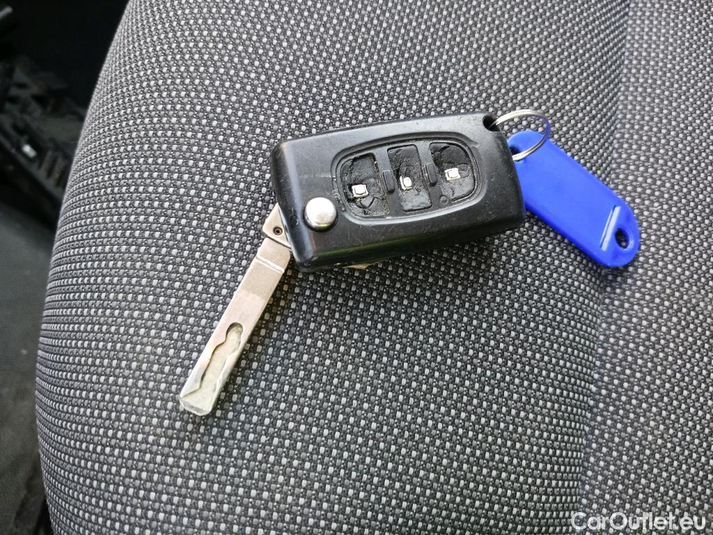  Peugeot  Partner PEUGEOT  VU 4p 2G furgón derivado de Furgón Confort PackL2 BlueHDi 73KW (100) #5