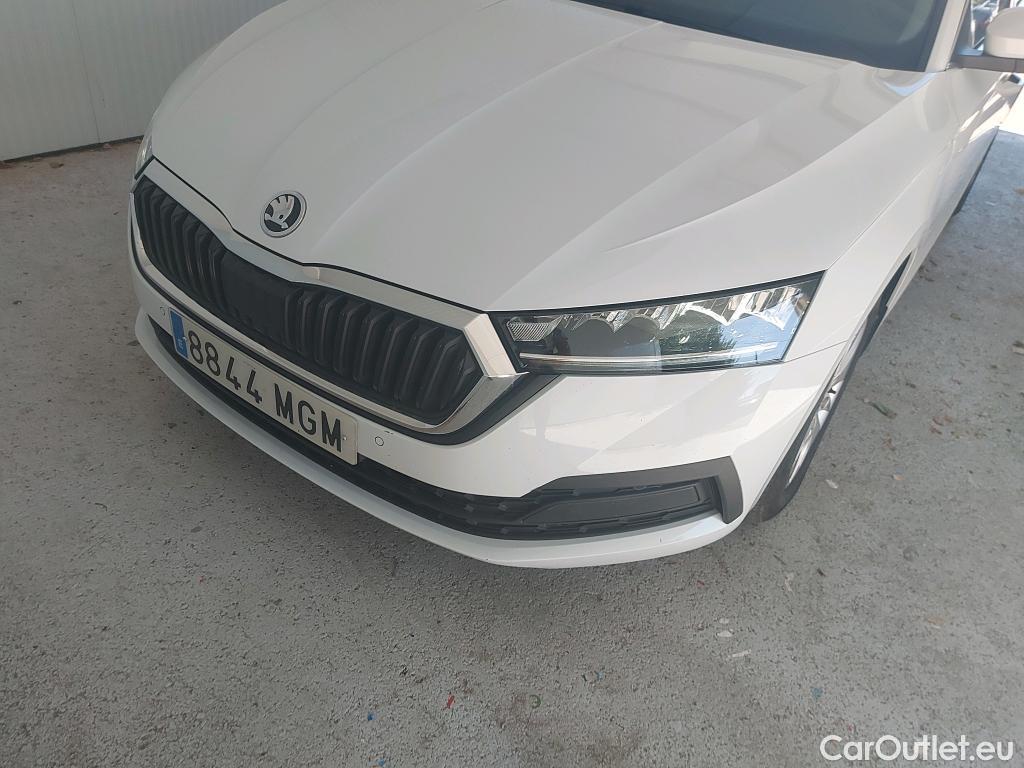  Skoda  Octavia SKODA  / 2020 / 5P / berlina con portón 2.0 TDI 85kW (115 CV) Manual Ambition #9