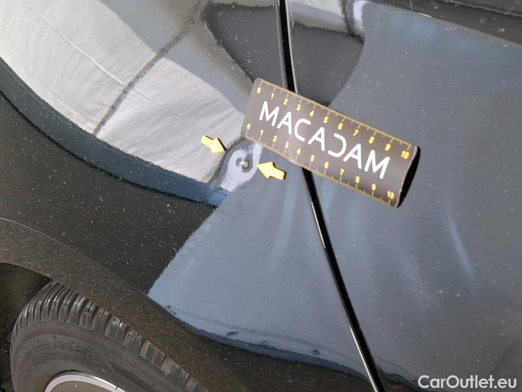  Mercedes  A-Klasse MERCEDES-BENZ Classe A Berline / 2018 / 4P / Berline A 200 d AMG Line 8G-DCT #15
