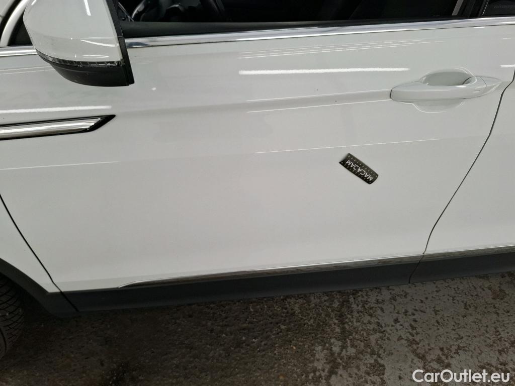  Volkswagen  Tiguan VOLKSWAGEN  / 2020 / 5P / SUV 2.0 TDI 150 DSG7 Elegance #3