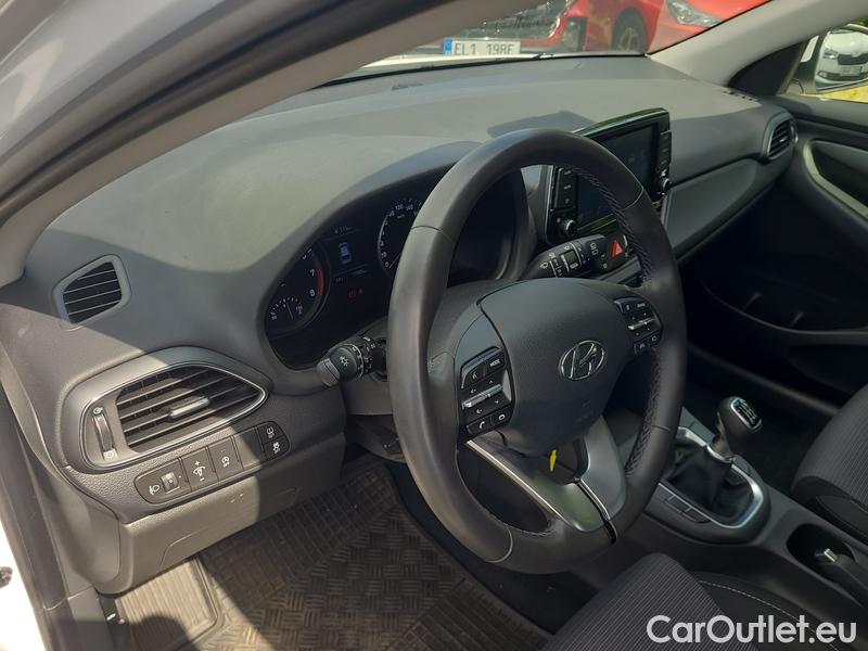 Hyundai  i30   cw (PD)(2017->)  kom.1.5i Family Comfort 5d #4