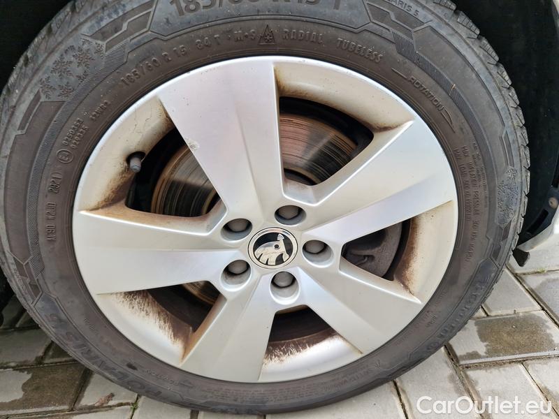  Skoda  Fabia  Combi (2015)  Com 1.0TSI 81 Ambition #26