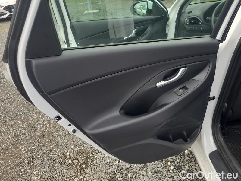  Hyundai  i30   cw (PD)(2017->)  kom.1.0TGDI Family Comf #6