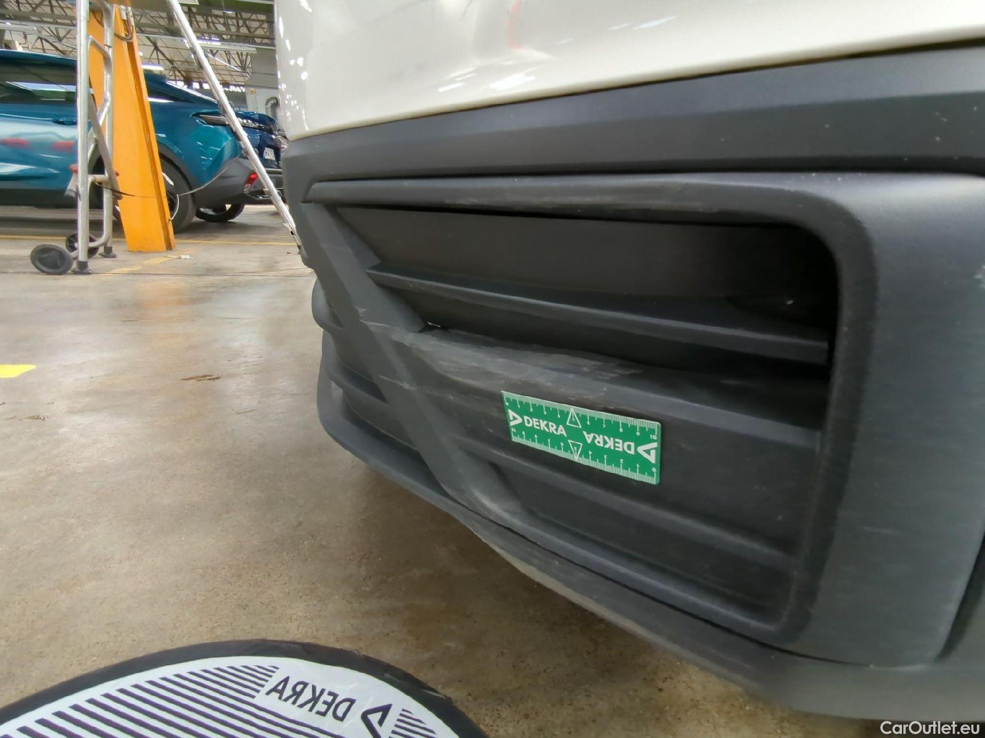  Volkswagen  Crafter  Fourgon Fourgon 30 mittlerer Radstand mit Hochdach FWD 2.0 #30