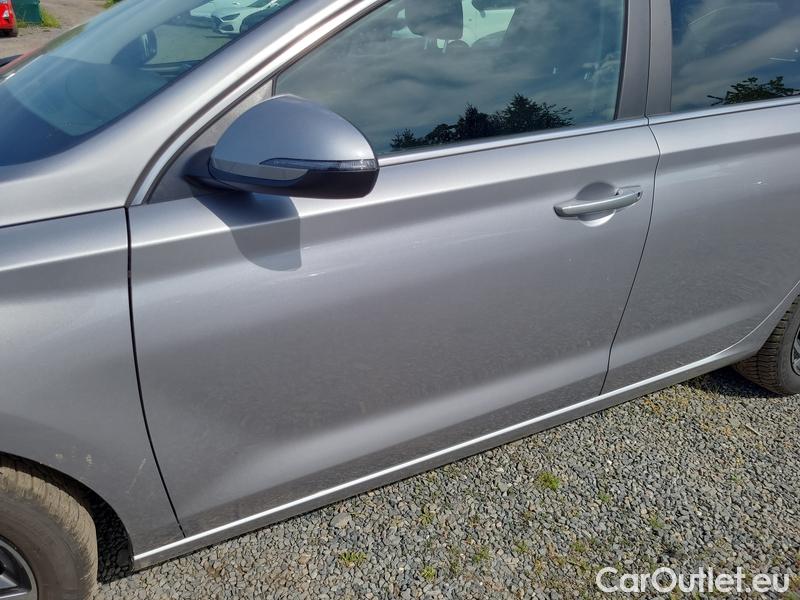  Hyundai  i30   cw (PD)(2017->)  kom.1.0TGDI 120 Smart #2