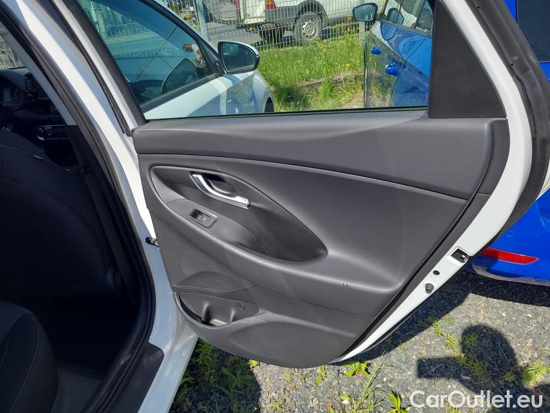  Hyundai  i30   cw (PD)(2017->)  kom.1.0TGDI 120 Comfort #10