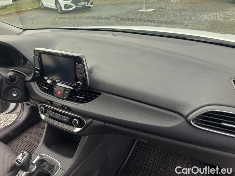 Hyundai  i30   cw (PD)(2017->)  kom.1.0TGDI Family Comf #9