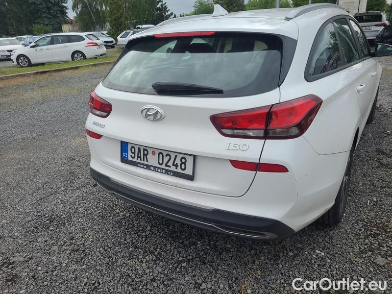  Hyundai  i30   cw (PD)(2017->)  kom.1.0TGDI Family Comf #3