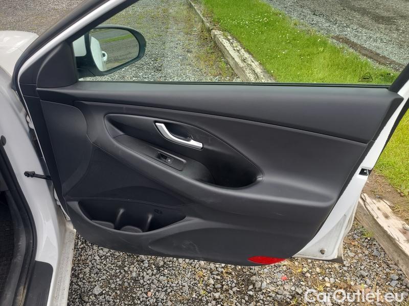  Hyundai  i30   cw (PD)(2017->)  kom.1.0TGDI Family Comf #8