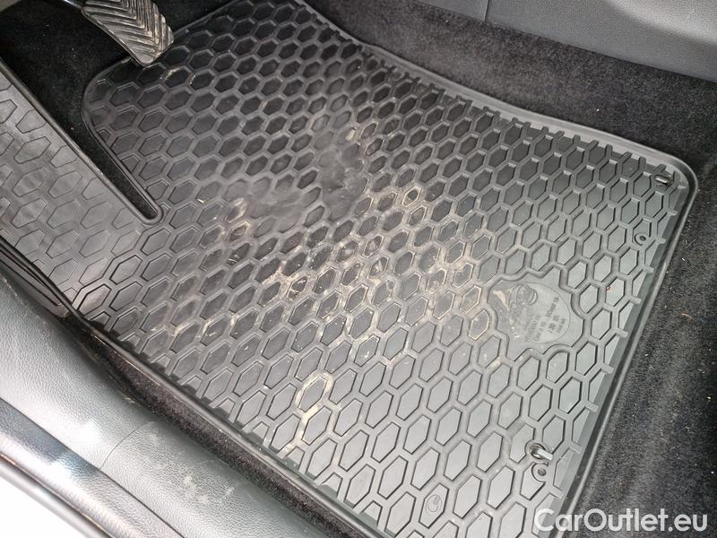  Hyundai  i30   cw (PD)(2017->)  kom.1.5T-GDI Family Smart #13