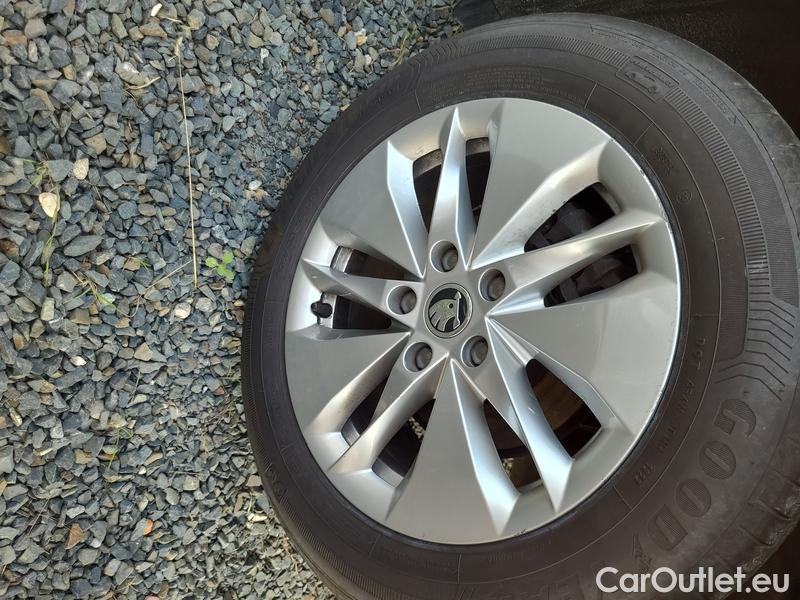  Skoda  Octavia  Lim. (NX3)(2020)  1.5TSI 110 Ambition 5d #5