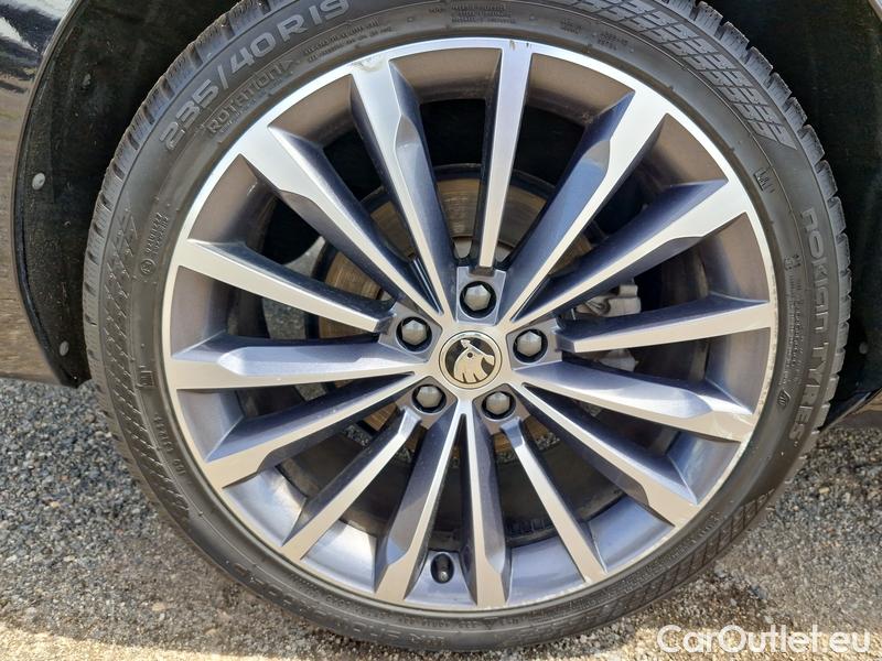  Skoda  Superb  (3V3)(2015) Supe.2.0TDI 147 L&K 4x4 Aut #16