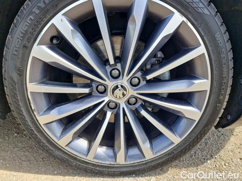  Skoda  Superb  (3V3)(2015) Supe.2.0TDI 147 L&K 4x4 Aut #20