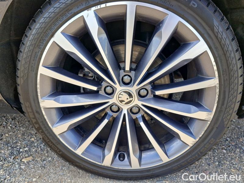  Skoda  Superb  (3V3)(2015) Supe.2.0TDI 147 L&K 4x4 Aut #11