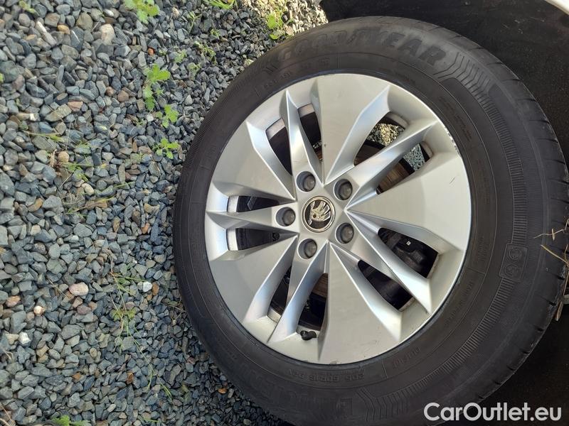  Skoda  Octavia  Lim. (NX3)(2020)  1.5TSI 110 Ambition 5d #8