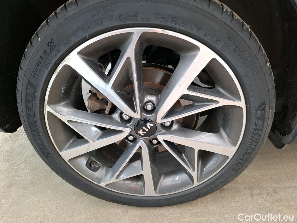  KIA  Niro KIA  / 2019 / 5P / Berline 1.6 GDI 105 ISG HYBRIDE PREMIUM DCT6 #20