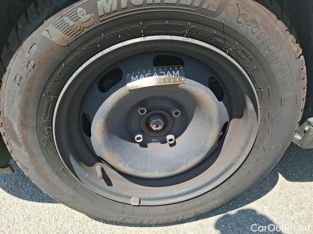  Citroen  C3 CITROEN  / 2016 / 5P / Berline PureTech 110 S&S BVM6 Feel #2