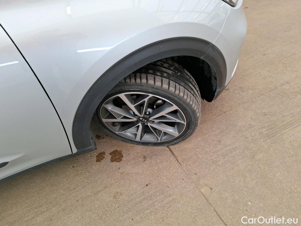  KIA  Niro KIA  / 2019 / 5P / Berline 1.6 GDI 105 ISG HYBRIDE PREMIUM DCT6 #12