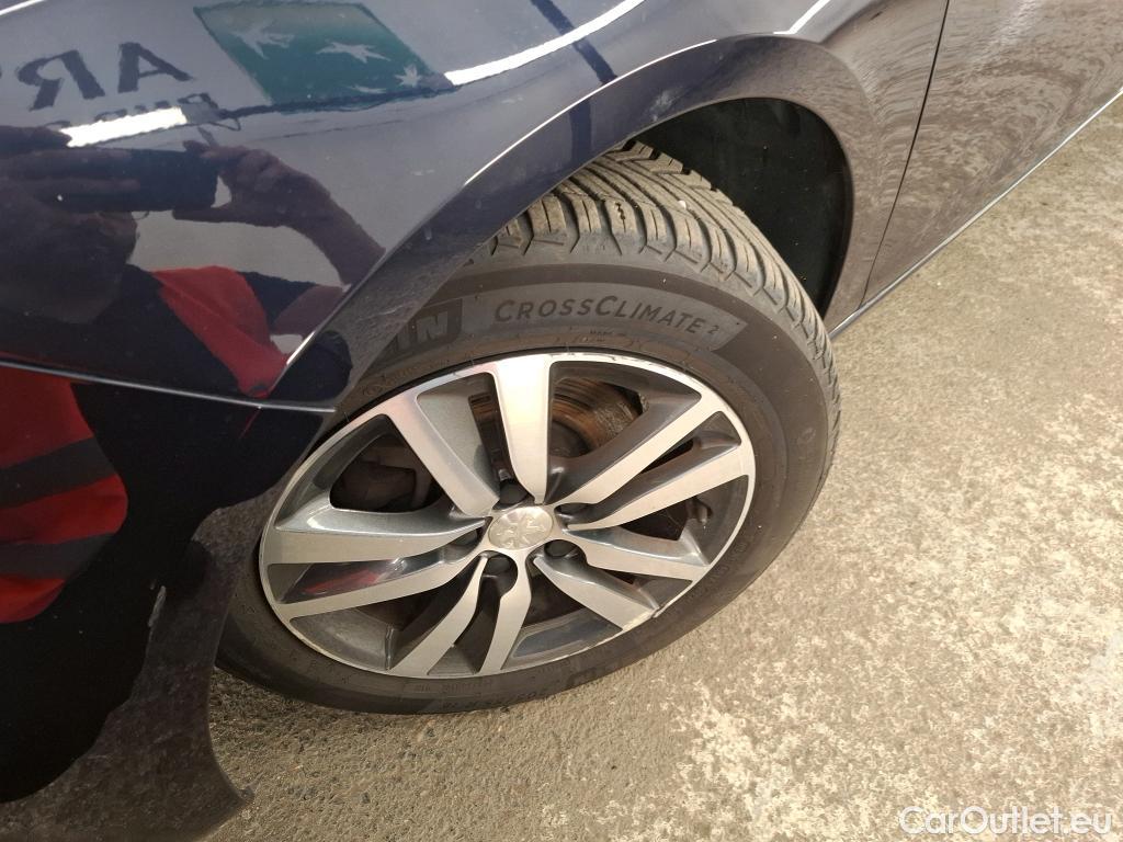  Peugeot  308  Allure 1.2 PureTech 130CV BVM6 E6d #1