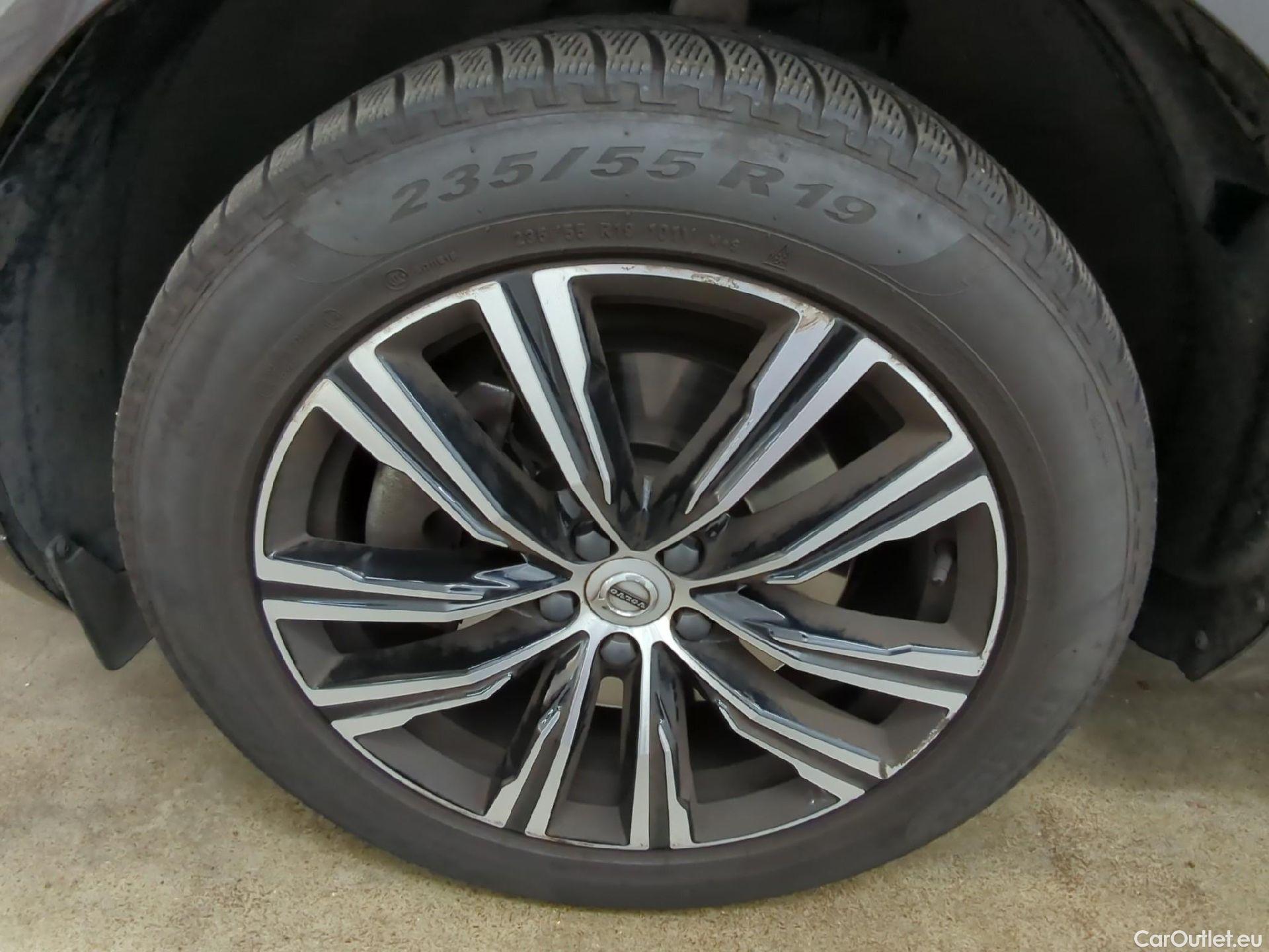  Volvo  XC60 VOLVO  / 2021 / 5P / SUV B4 197 GearTronic 8 Inscription #3