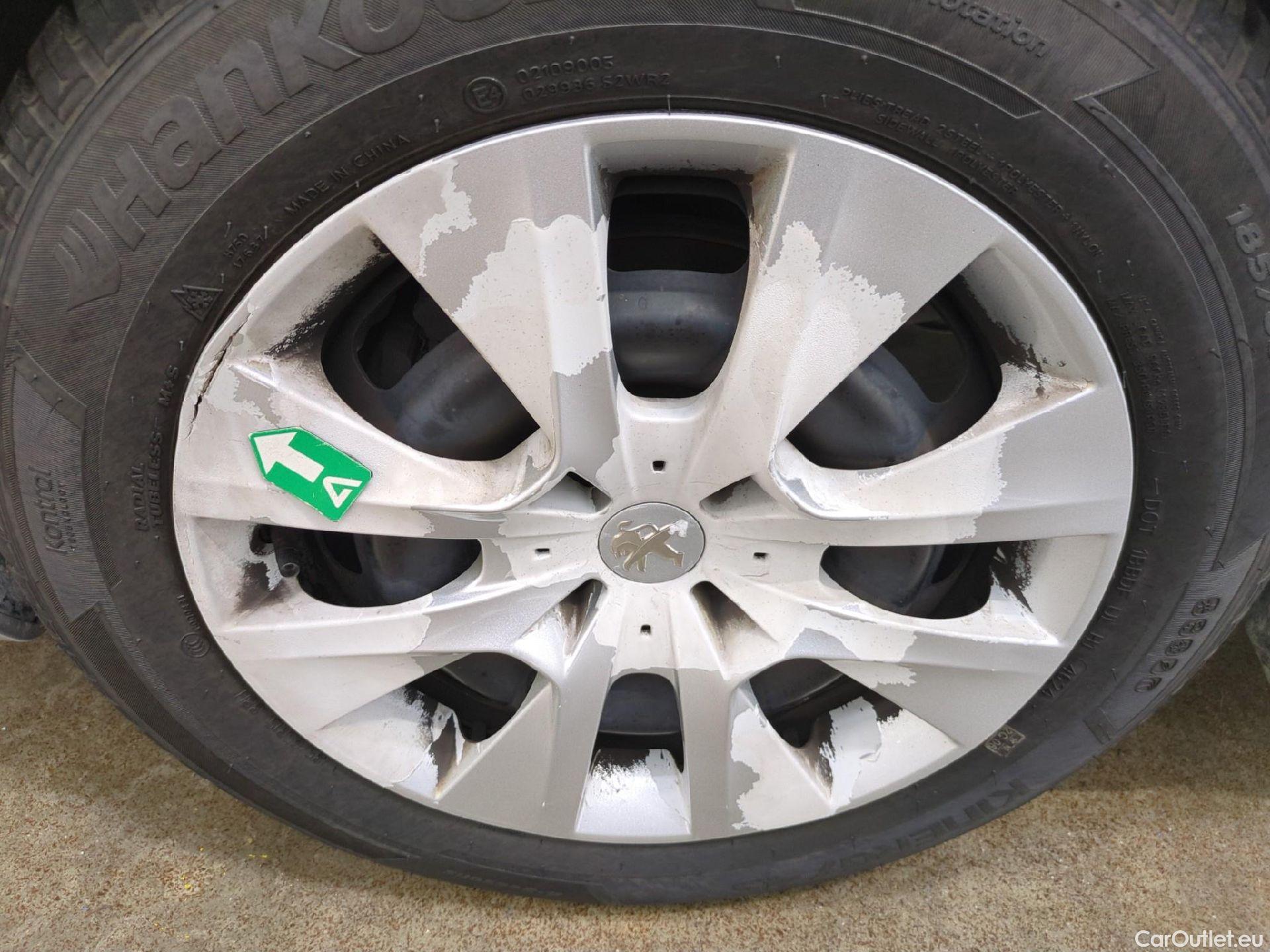  Peugeot  208  Affaire Premium 1.6 HDi 75CV BVM5 E6 #4