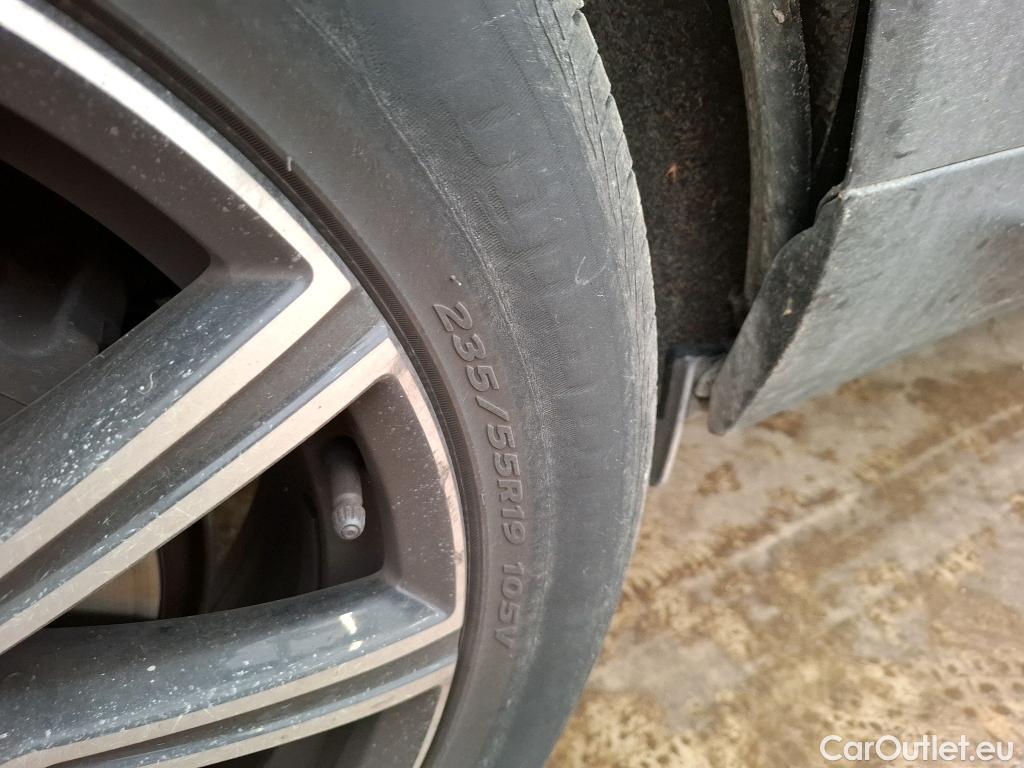  Volvo  XC60 VOLVO  / 2017 / 5P / SUV B4 197 Geartronic 8 Inscription #33
