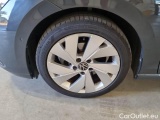  Volkswagen  Golf  VOLKSWAGEN / 2019 / 5P / BERLINA 2.0 TDI SCR STYLE DSG #76