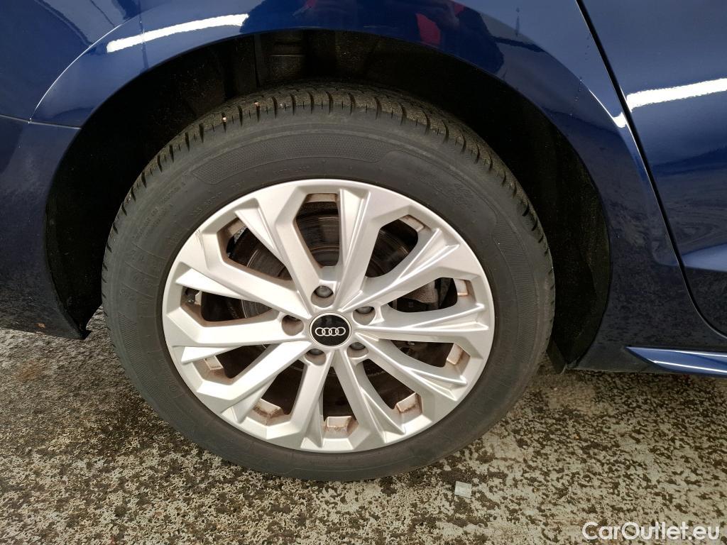  Audi  A4  Avant 30 TDI Business Line 2.0 TDI 135CV BVA7 E6d #13