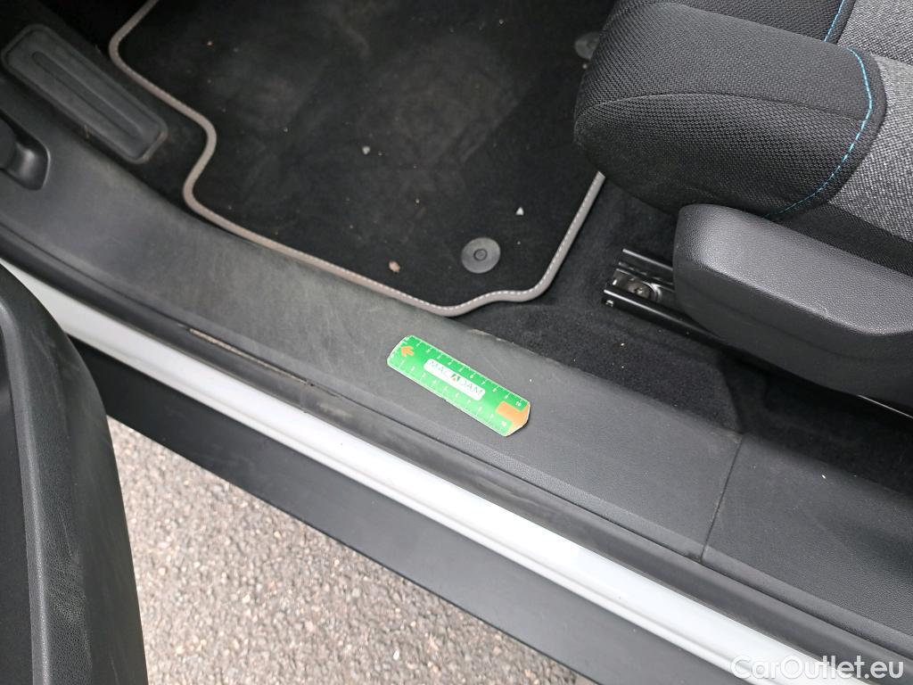  Citroen  C4 Cactus  Shine 1.2 PureTech 110CV BVM6 E6d #7
