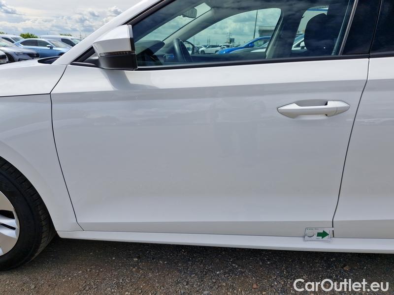  Skoda  Octavia  Combi (NX3)(2020) Oct.Combi 1.5TSI 110 Ambition #6