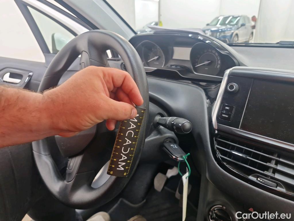  Peugeot  208  Affaire Premium Pack 1.5 HDi 100CV BVM5 E6dT #17