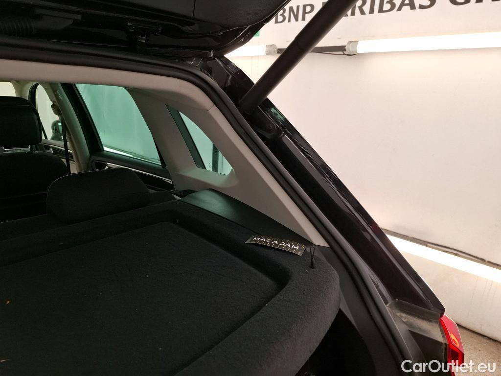  Volkswagen  Tiguan VOLKSWAGEN  / 2016 / 5P / SUV 2.0 TDI 150 DSG7 Carat #17