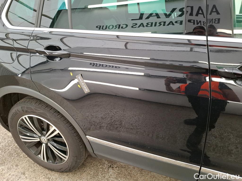 Volkswagen  Tiguan VOLKSWAGEN  / 2016 / 5P / SUV 2.0 TDI 150 DSG7 Carat #3