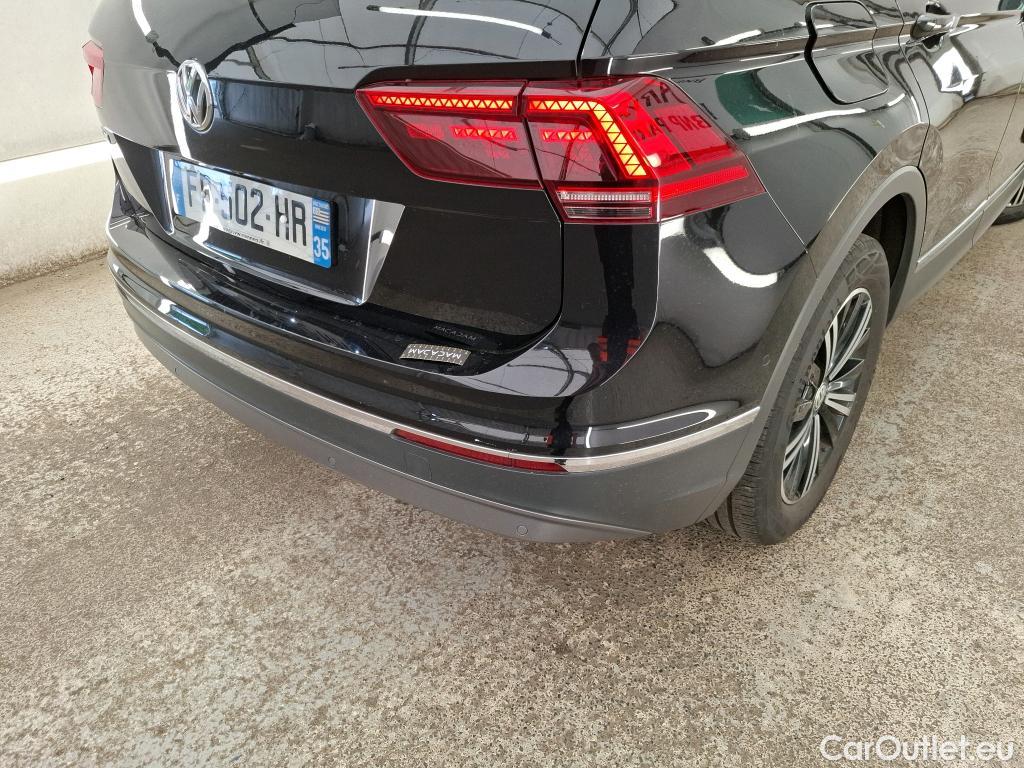  Volkswagen  Tiguan VOLKSWAGEN  / 2016 / 5P / SUV 2.0 TDI 150 DSG7 Carat #19