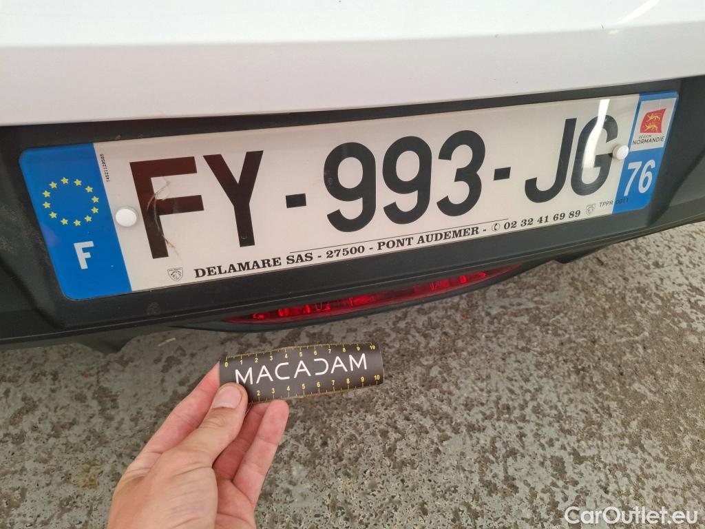  Peugeot  208 PEUGEOT  Affaire / 2019 / 5P / Berline / VU 1.5 BlueHDi 100 S&S Premium #23