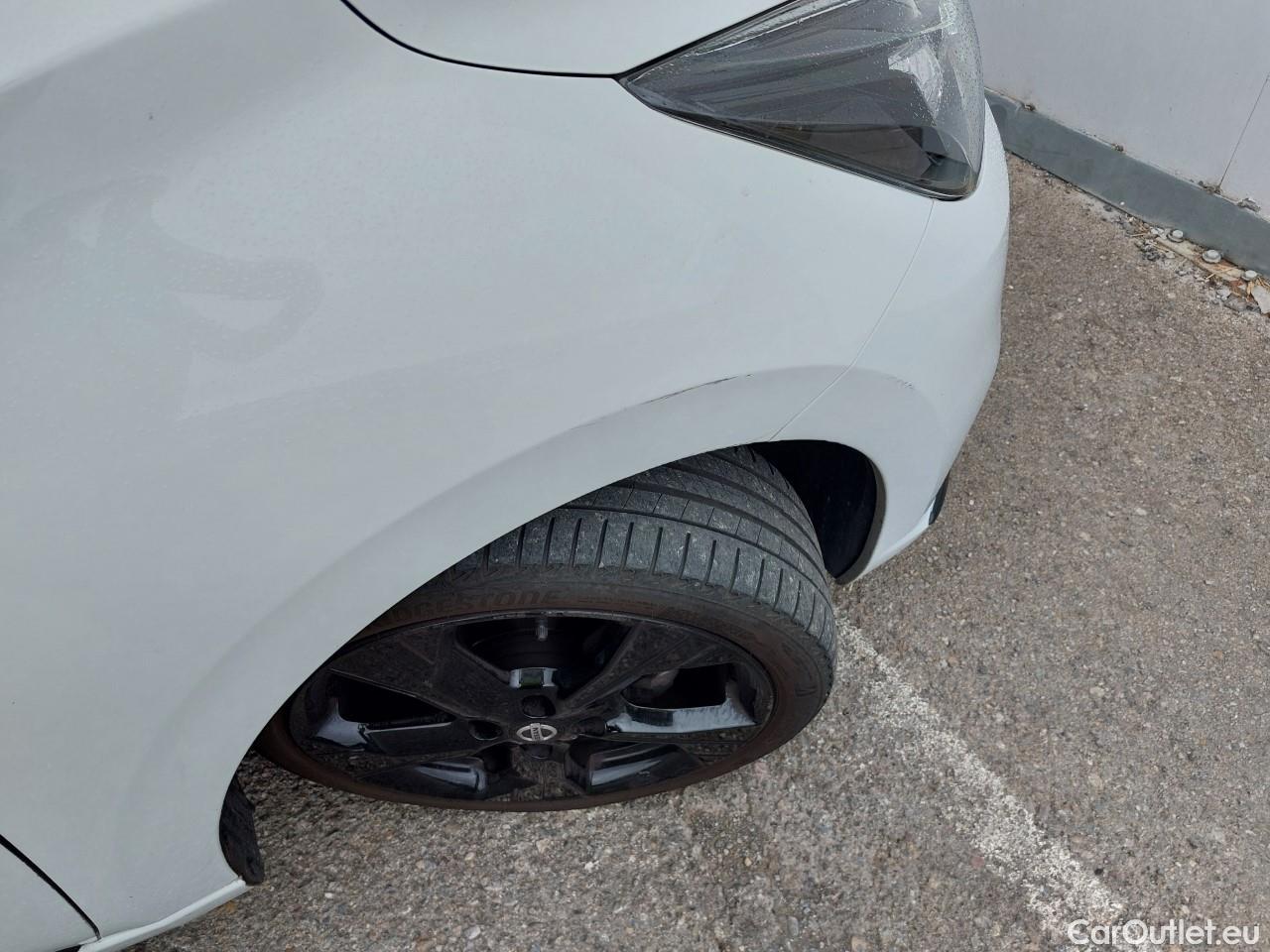  Nissan  Micra NISSAN  / 2017 / 5P / berlina con portón IG-T 68 kW (92 CV) E6D-F N-Sport #9