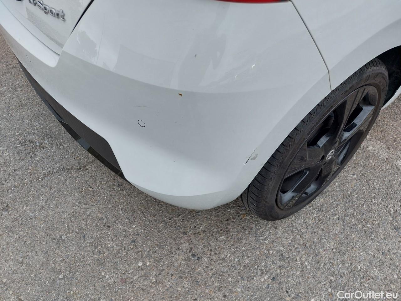  Nissan  Micra NISSAN  / 2017 / 5P / berlina con portón IG-T 68 kW (92 CV) E6D-F N-Sport #4