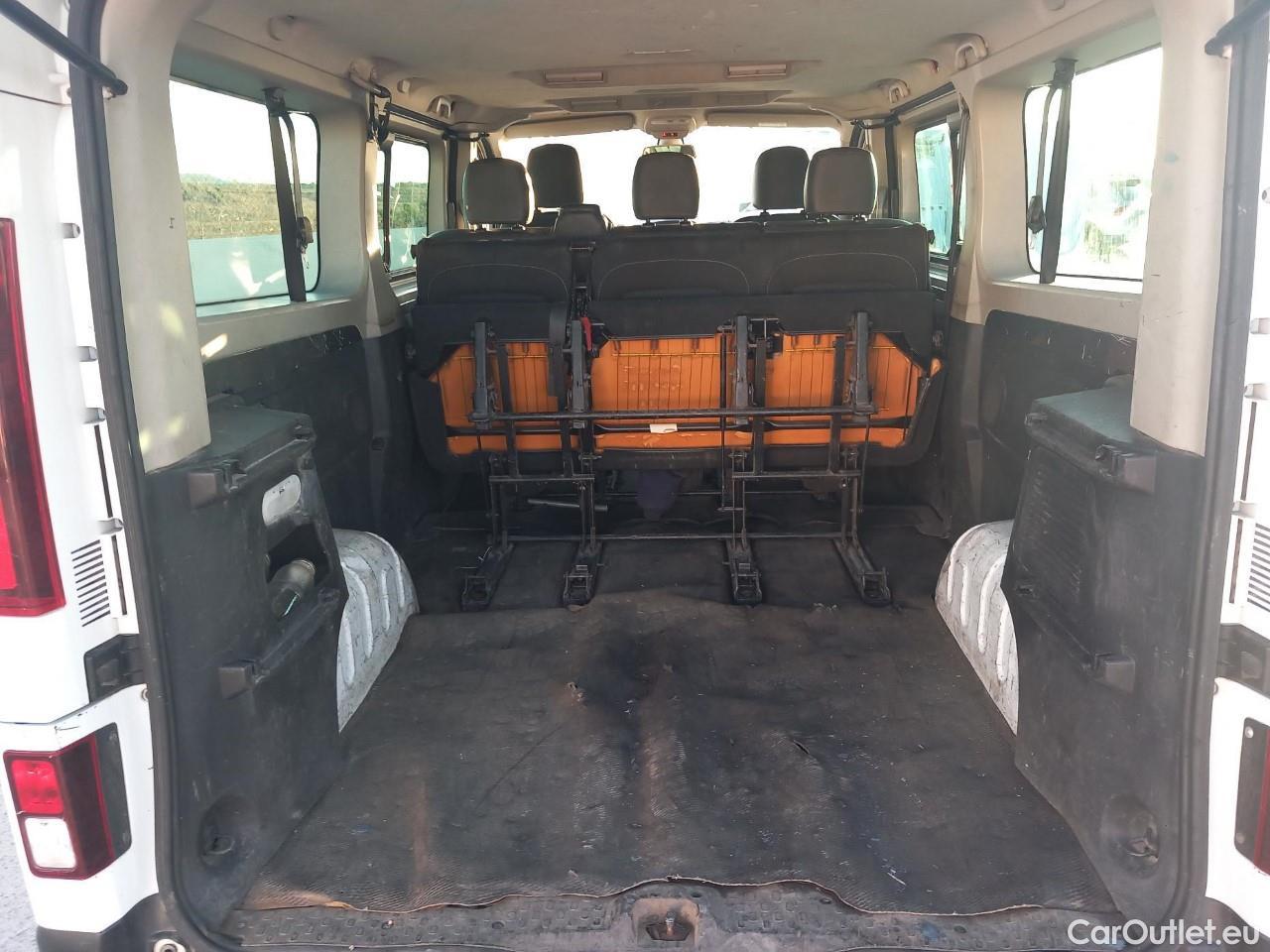  Renault  Trafic RENAULT  / 2014 / 5P / combi Passenger Largo En. dCi 92 kW(125 CV) E6 #12