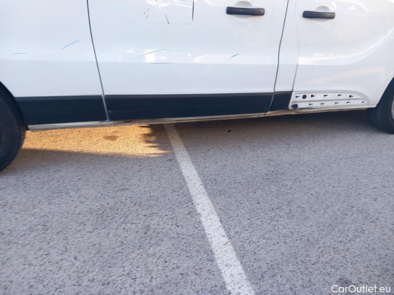  Renault  Trafic RENAULT  / 2014 / 5P / combi Passenger Largo En. dCi 92 kW(125 CV) E6 #35