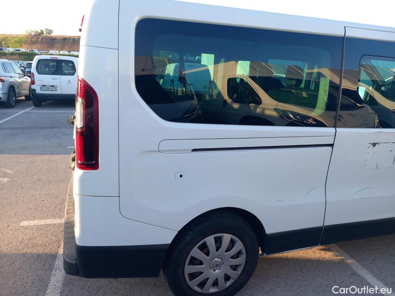  Renault  Trafic RENAULT  / 2014 / 5P / combi Passenger Largo En. dCi 92 kW(125 CV) E6 #32