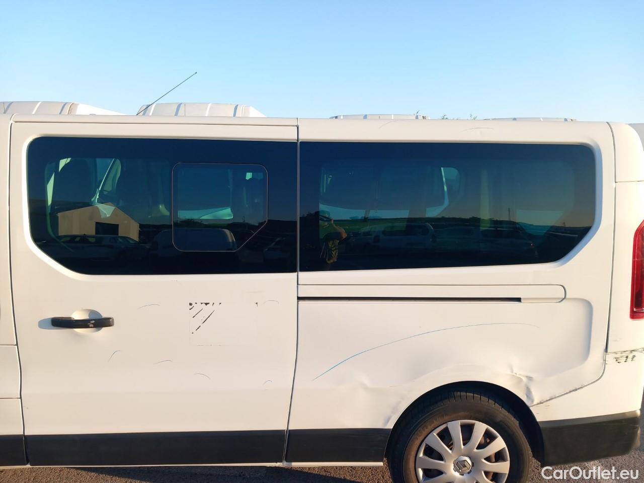  Renault  Trafic RENAULT  / 2014 / 5P / combi Passenger Largo En. dCi 92 kW(125 CV) E6 #24