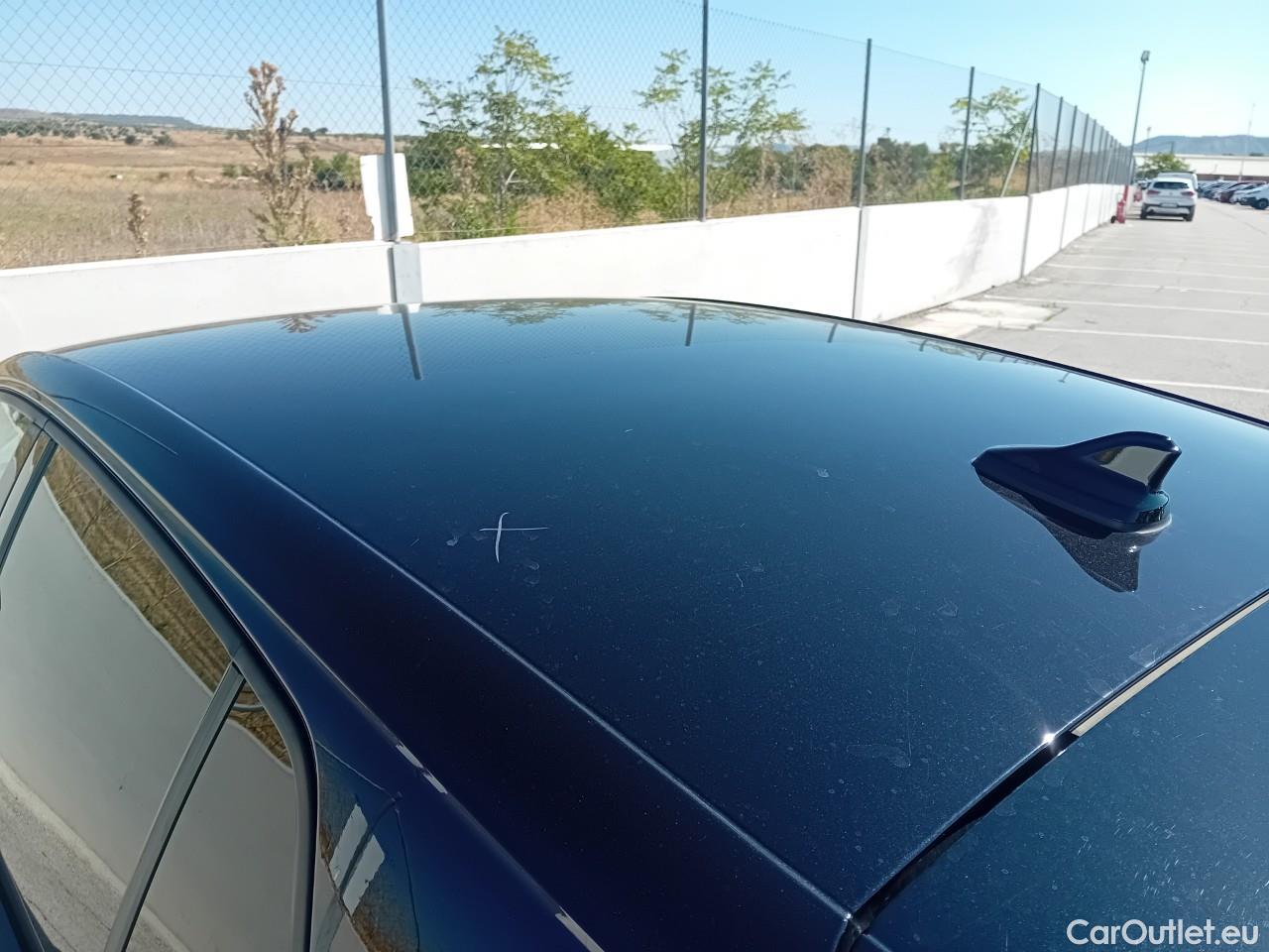  Volkswagen  Golf  VIII Berlina Life eTSI 1.0 TSI 110CV AT7 E6d #11